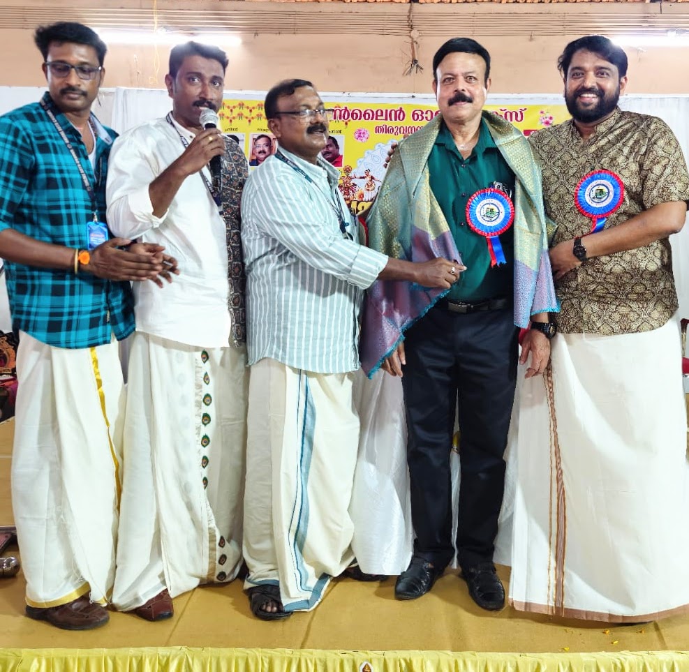 ചങ്ക്സ് ഓണത്തിന്  ഗായകന്‍ പട്ടം സനിത്തിന് ആദരവ്